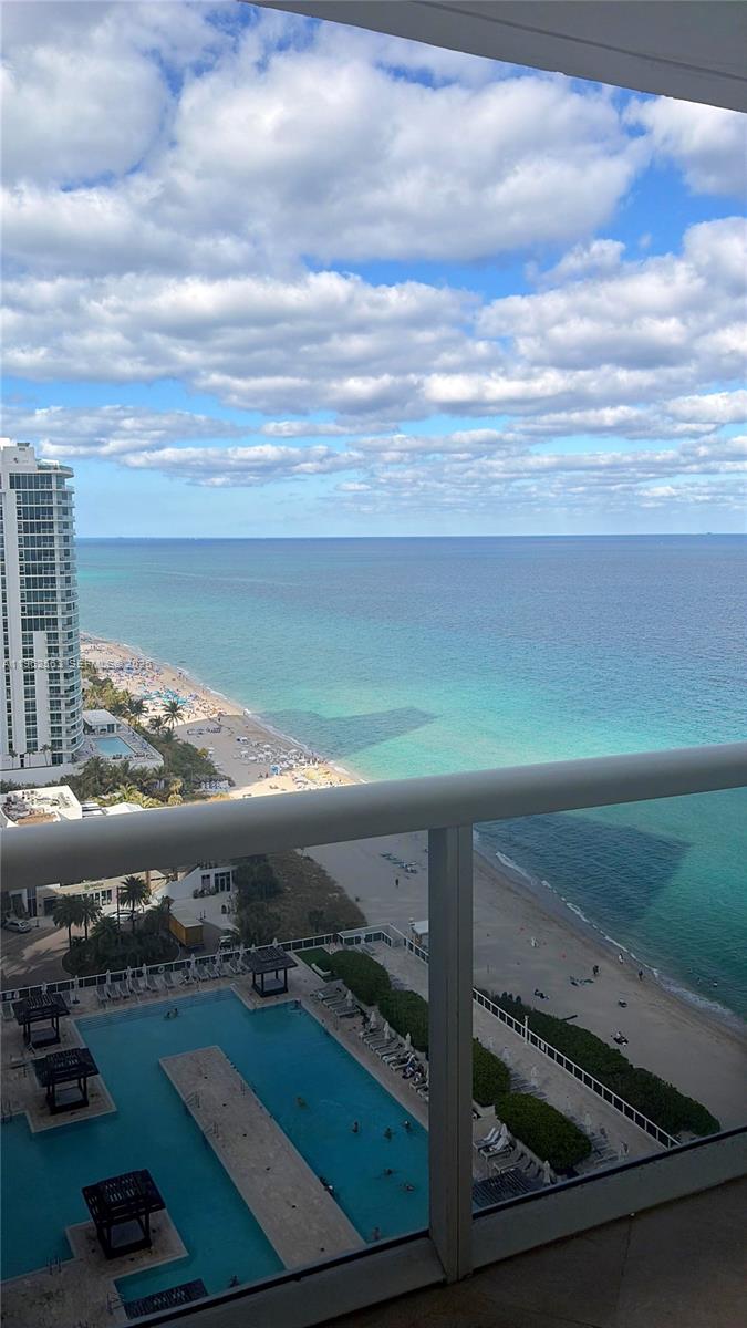 image Beach Club 218