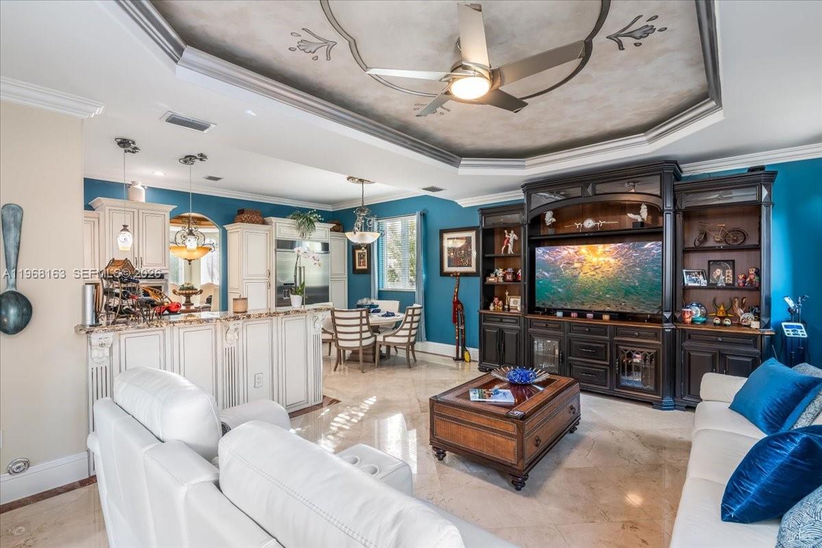 7851 NW 166th Ter Miami Lakes, FL 33016