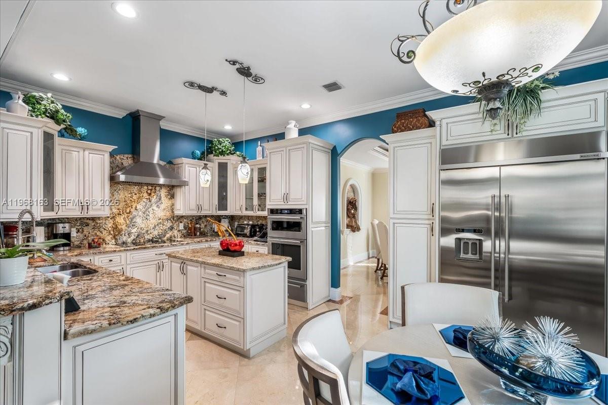 7851 NW 166th Ter Miami Lakes, FL 33016