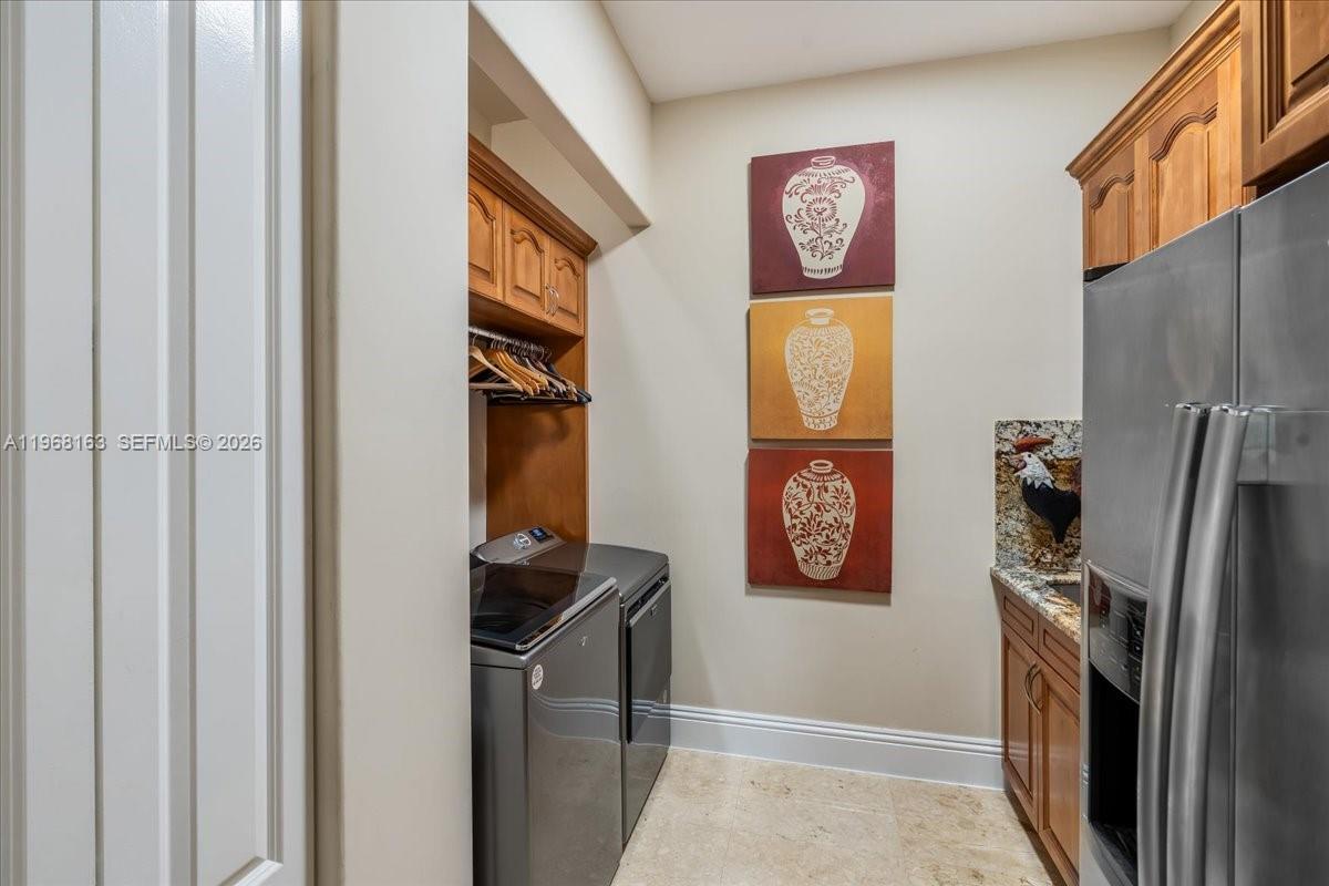 7851 NW 166th Ter Miami Lakes, FL 33016