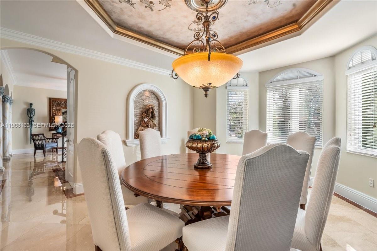 7851 NW 166th Ter Miami Lakes, FL 33016