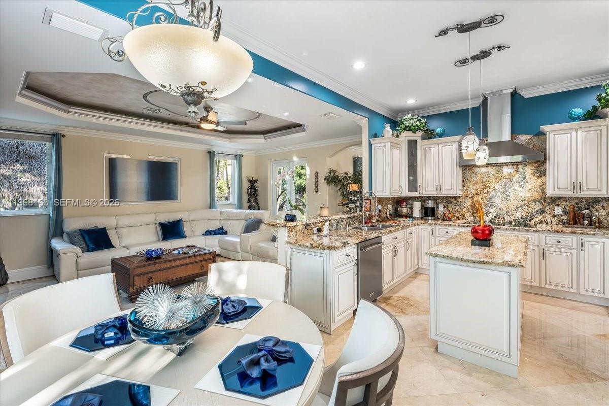 7851 NW 166th Ter Miami Lakes, FL 33016