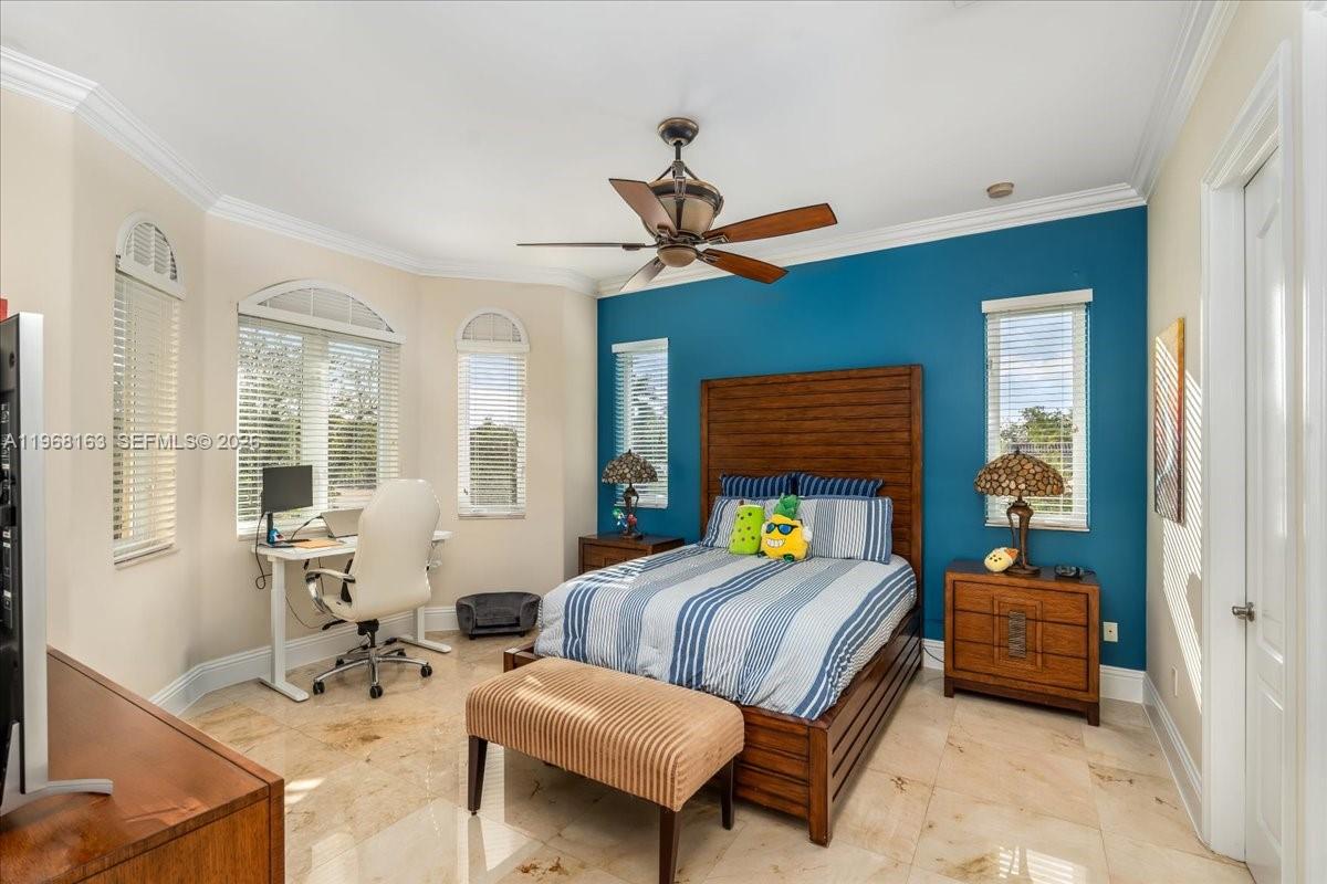 7851 NW 166th Ter Miami Lakes, FL 33016