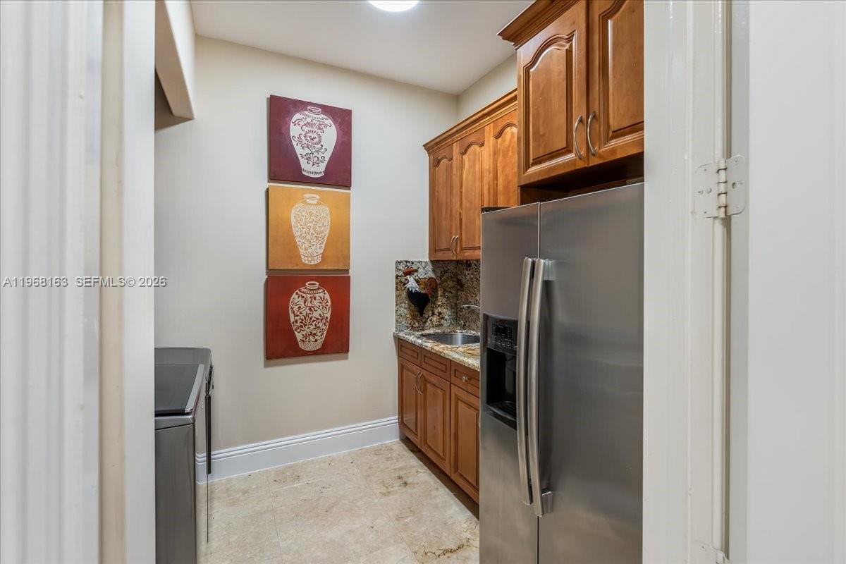 7851 NW 166th Ter Miami Lakes, FL 33016