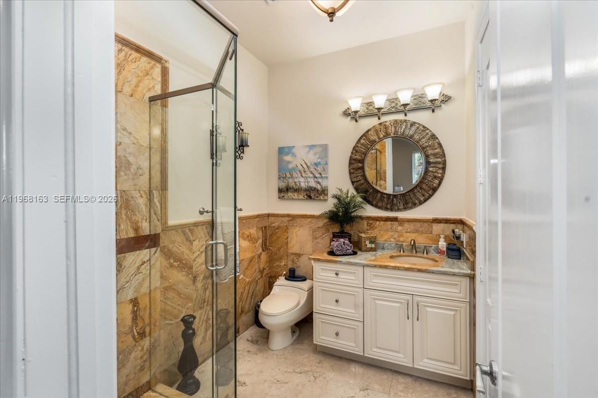 7851 NW 166th Ter Miami Lakes, FL 33016