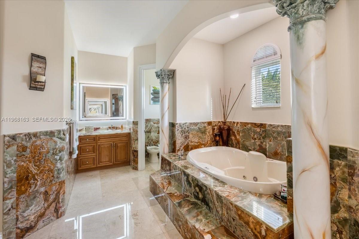 7851 NW 166th Ter Miami Lakes, FL 33016