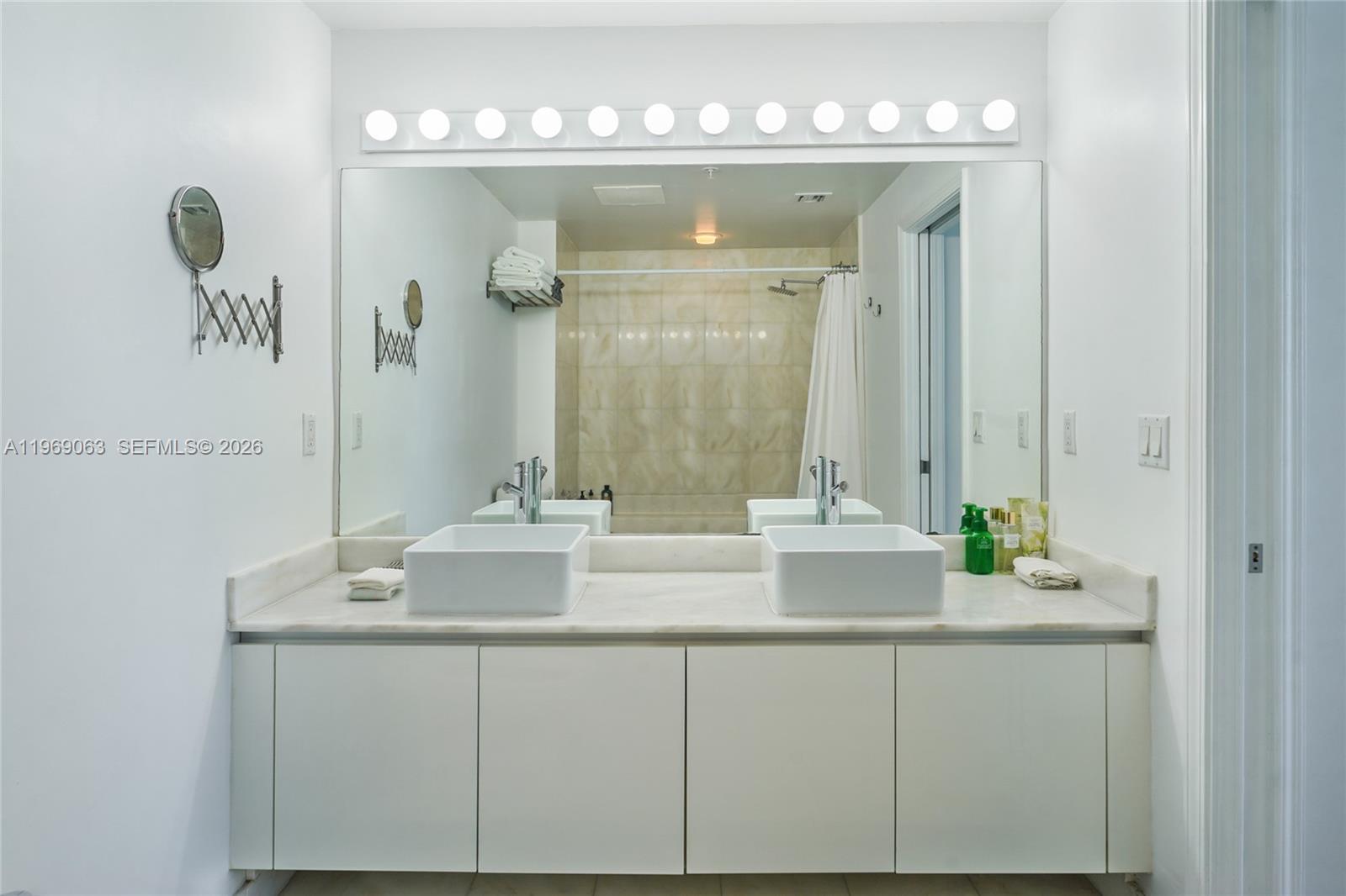 image Blue on the Bay8