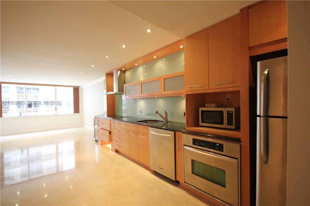 5401 Collins Ave #339