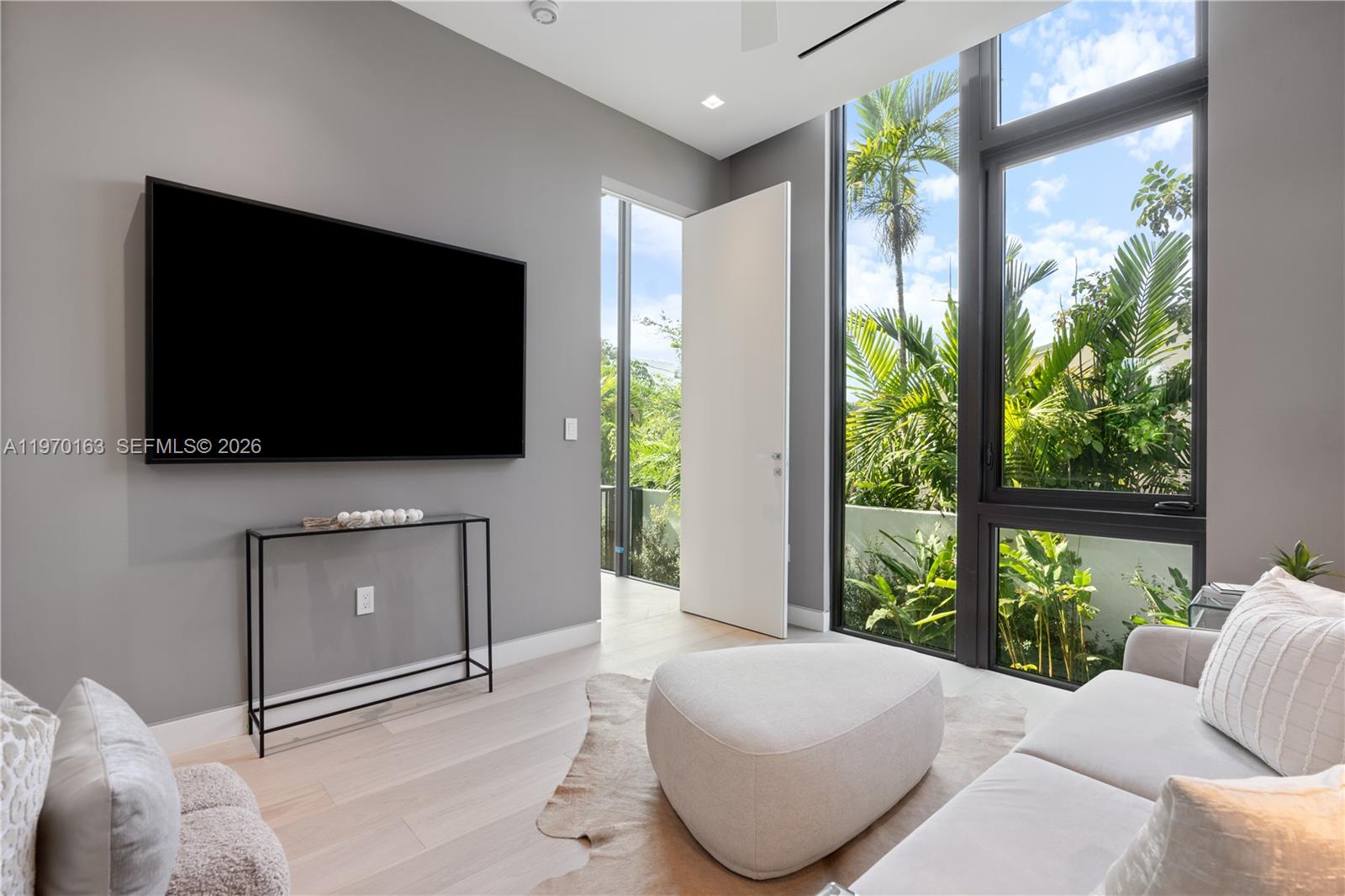 536 W 51st St Miami Beach, FL 33140