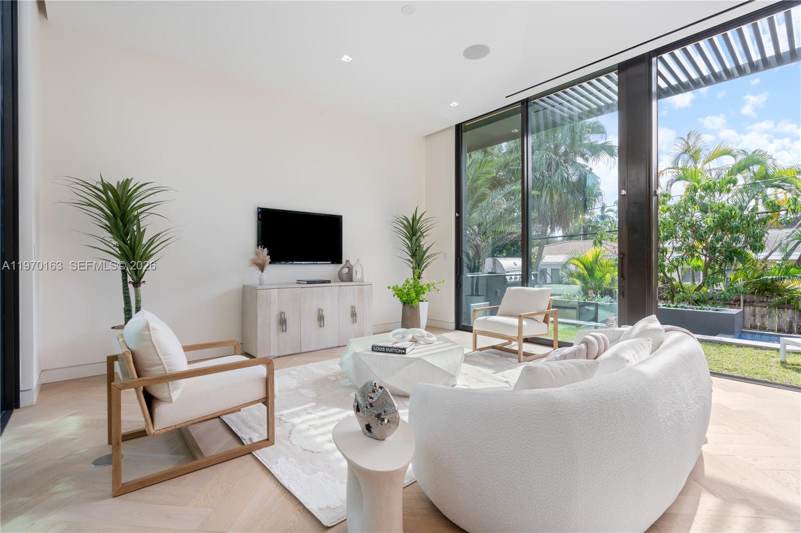 536 W 51st St Miami Beach, FL 33140