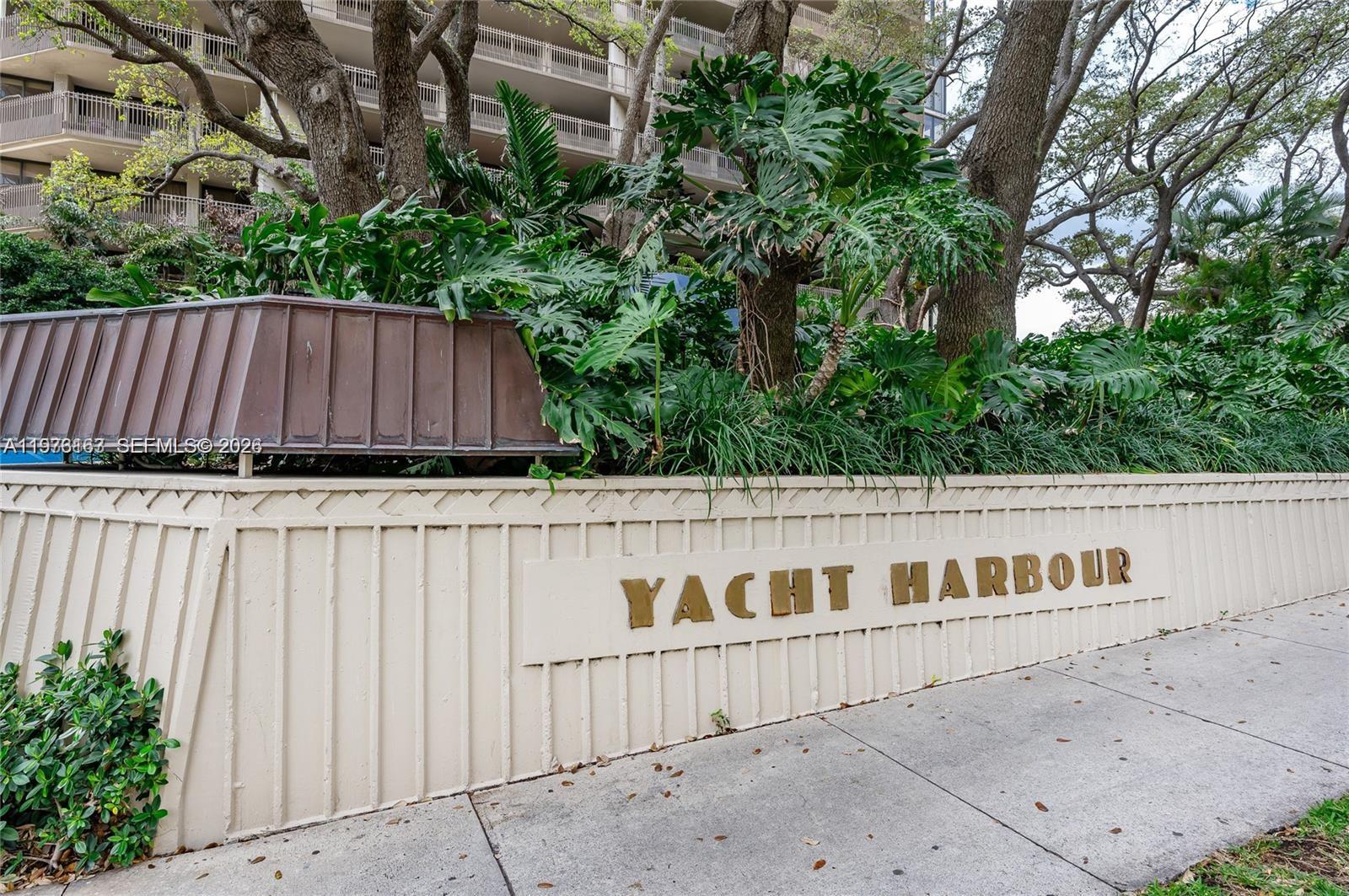 2901 S Bayshore Dr #8A Miami, FL 33133