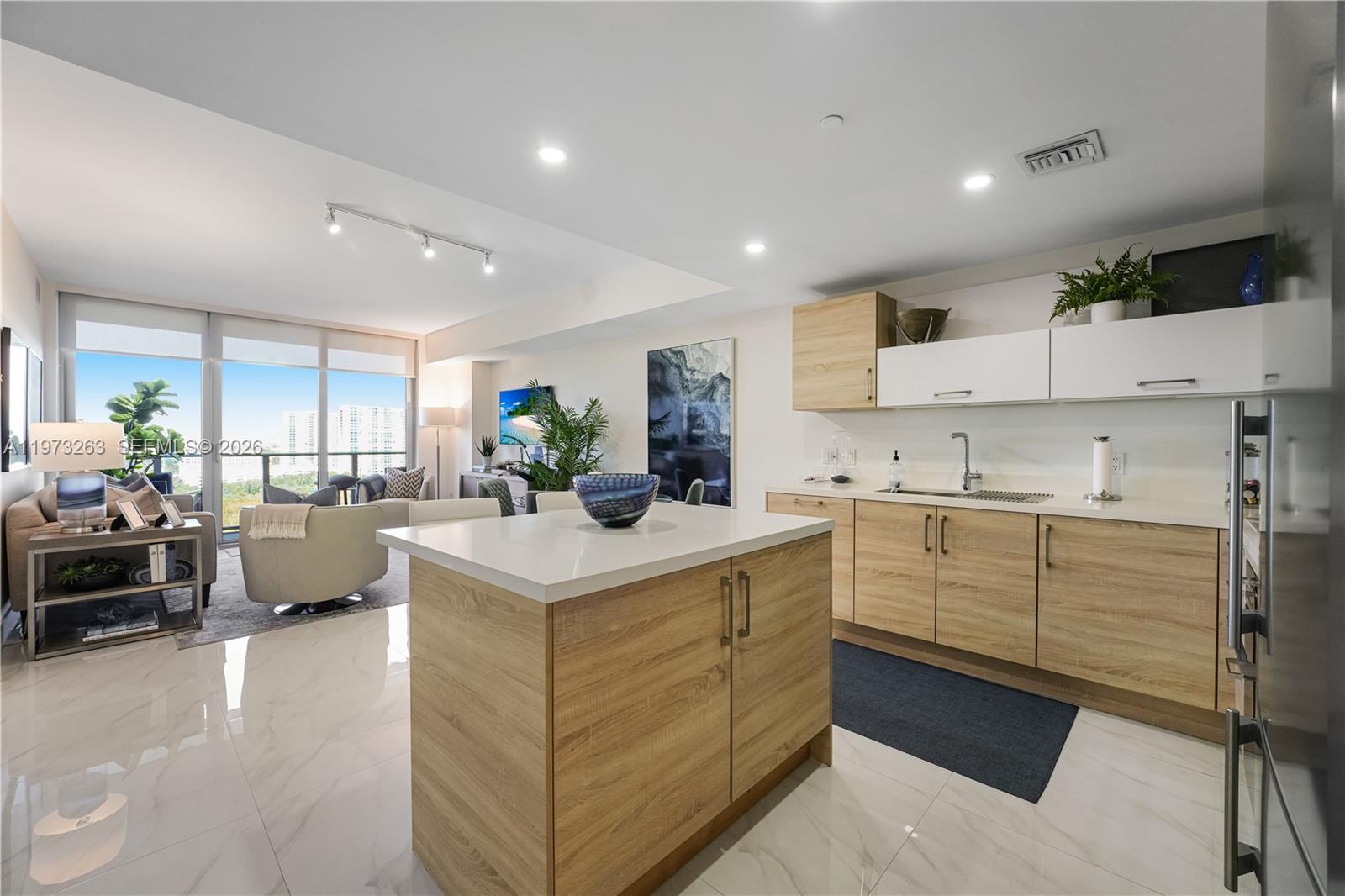 16385 Biscayne Blvd #1502 North Miami Beach, FL 33160