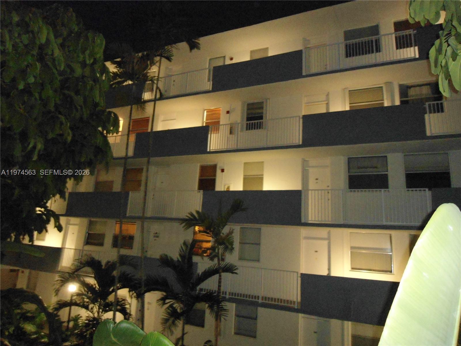 1801 S Treasure Dr #102 North Bay Village, FL 33141