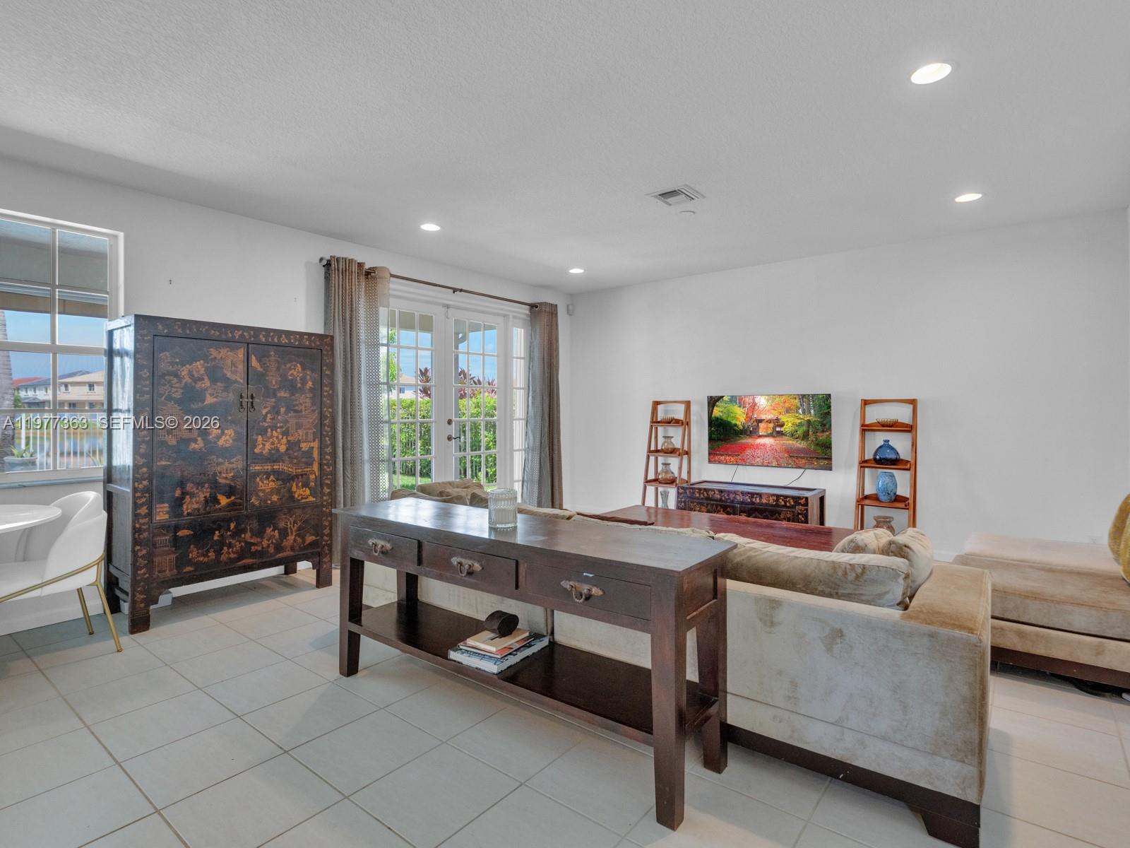 4400 Fox Rdg Dr Weston, FL 33331