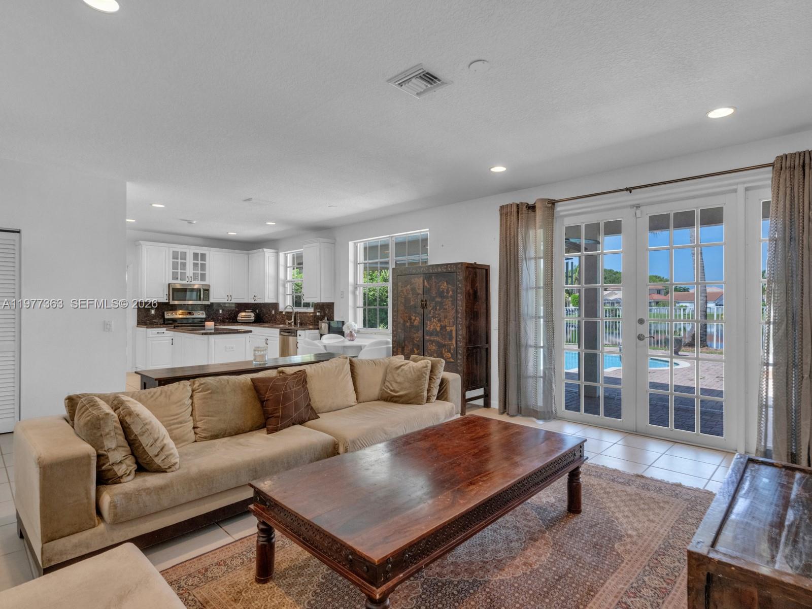 4400 Fox Rdg Dr Weston, FL 33331