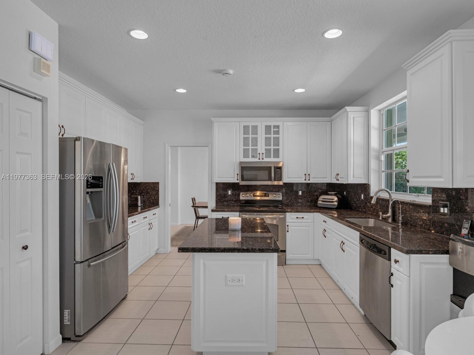 4400 Fox Rdg Dr Weston, FL 33331