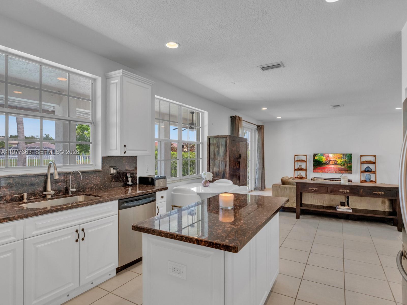 4400 Fox Rdg Dr Weston, FL 33331