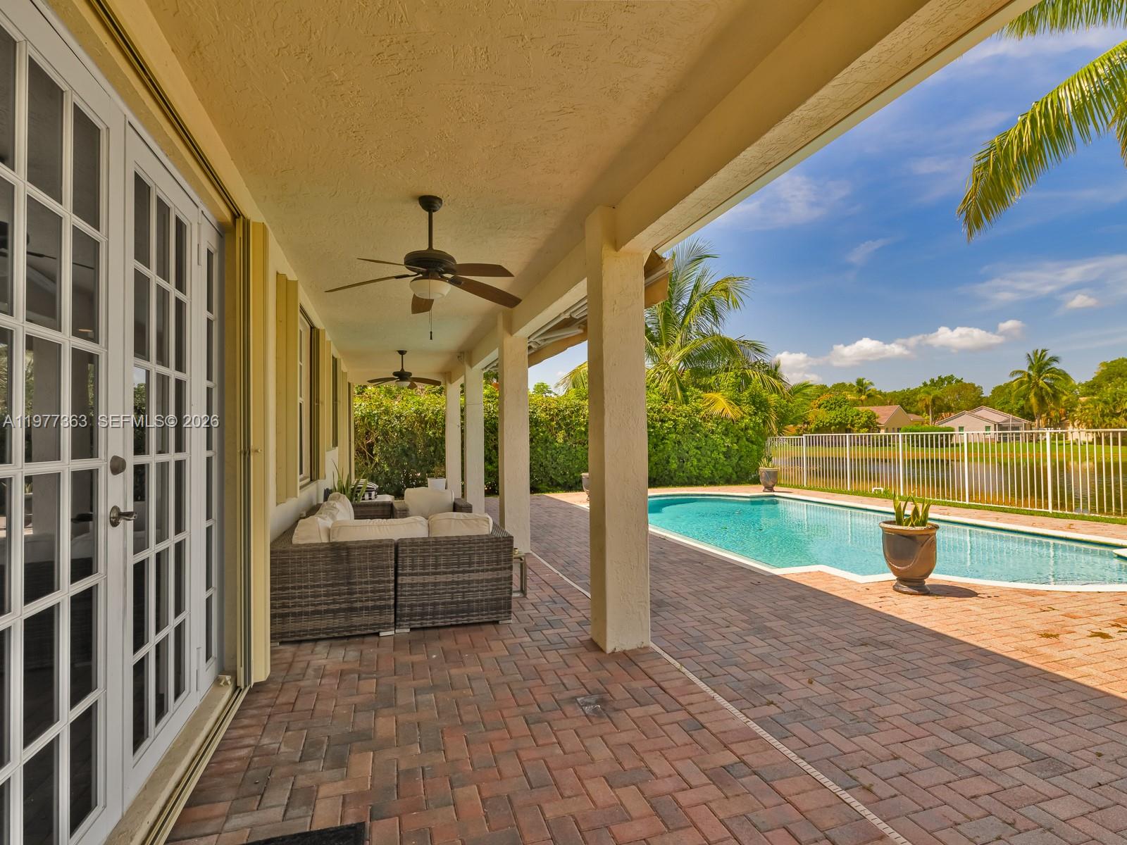 4400 Fox Rdg Dr Weston, FL 33331