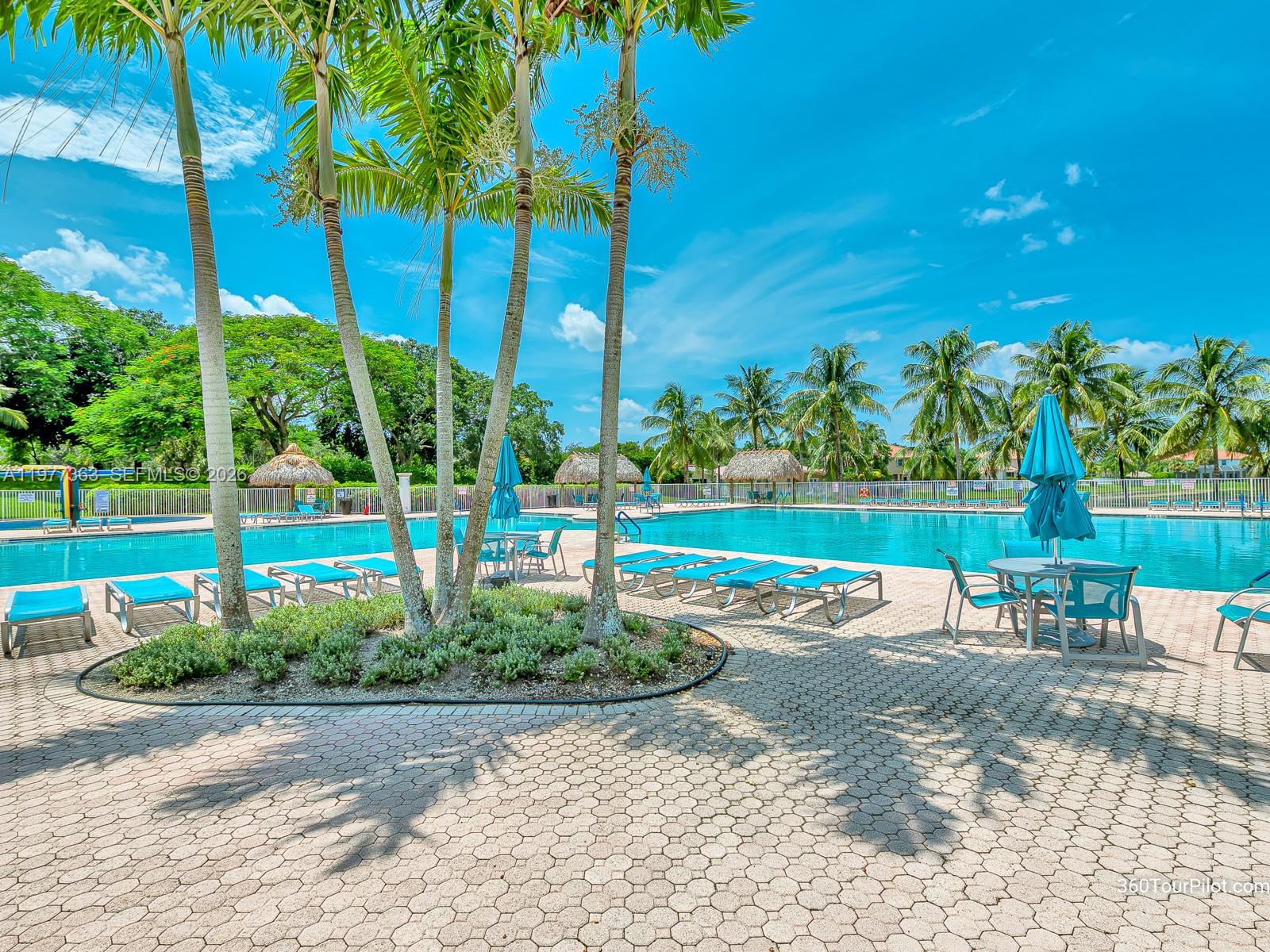 4400 Fox Rdg Dr Weston, FL 33331