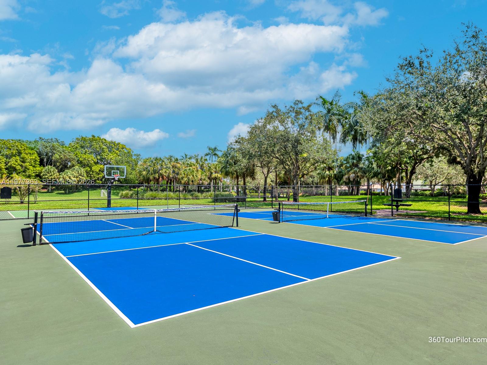 4400 Fox Rdg Dr Weston, FL 33331