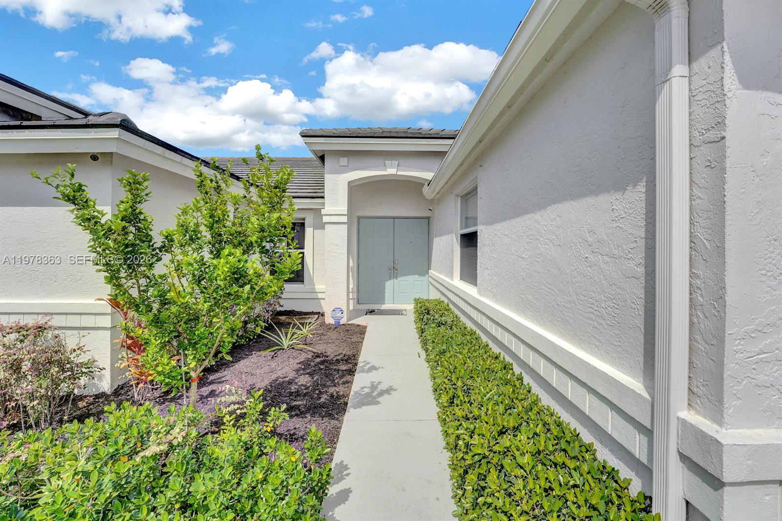 3833 Cypress Lk Dr Lake Worth, FL 33467