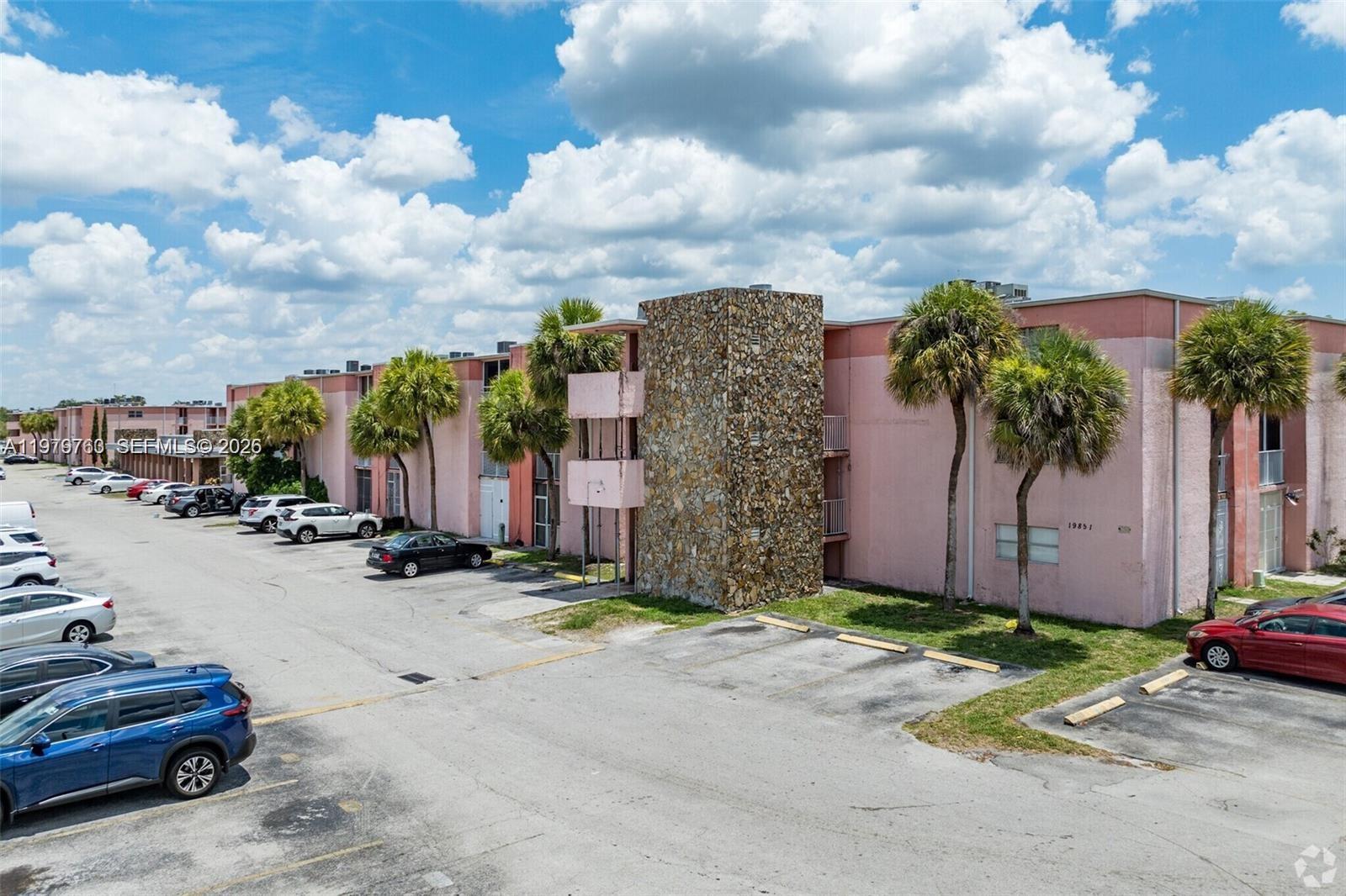 19825 SW 114th Ave #323 Miami, FL 33157