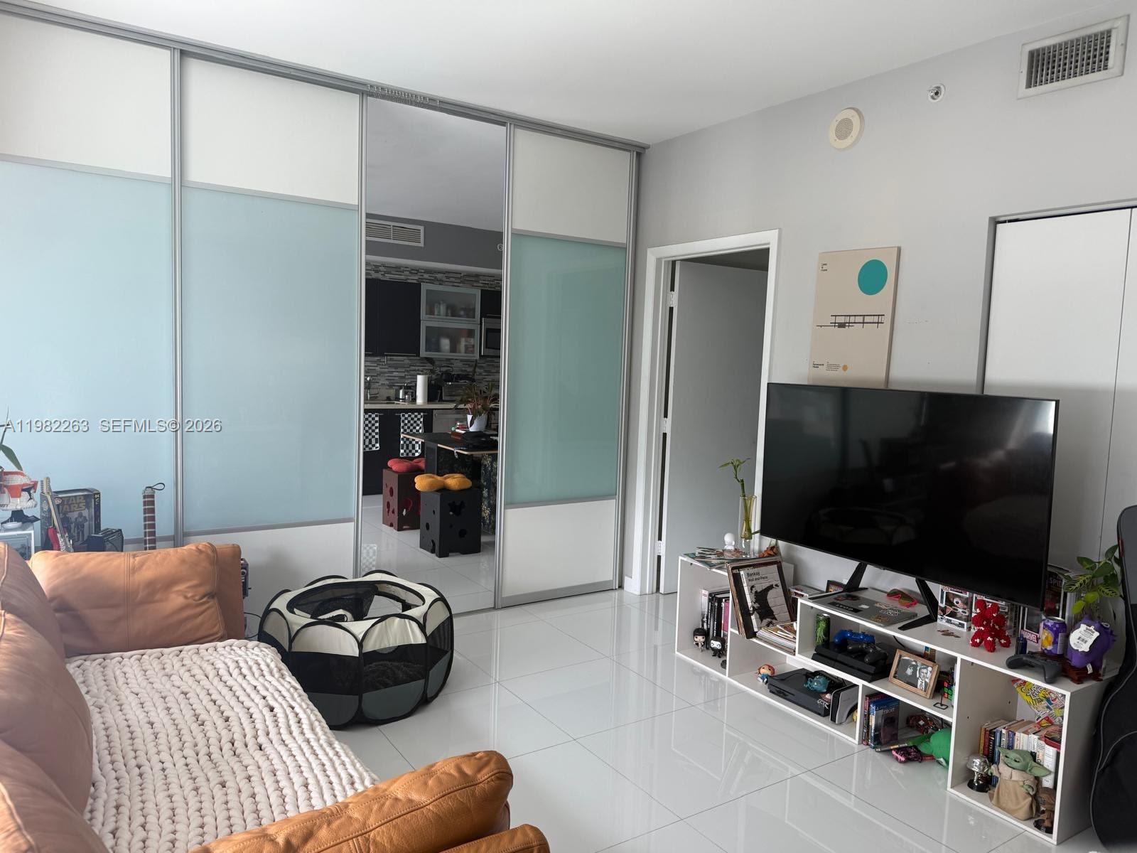 90 SW 3rd St #3203 Miami, FL 33130