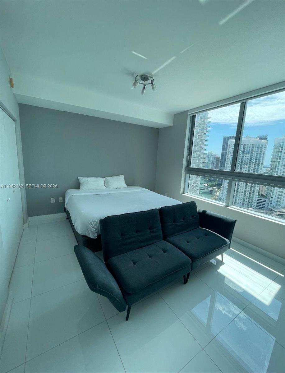 90 SW 3rd St #3203 Miami, FL 33130