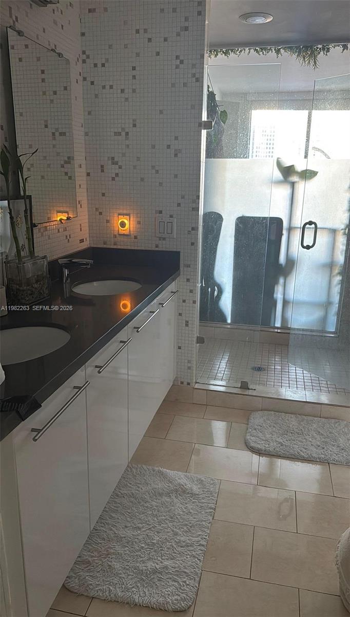 90 SW 3rd St #3203 Miami, FL 33130