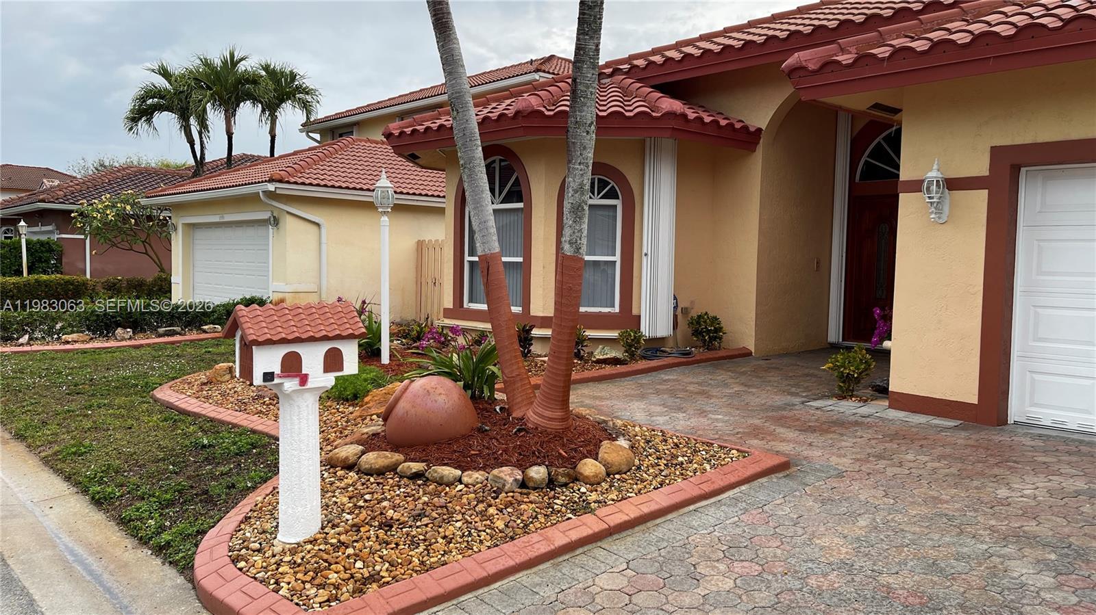 11581 SW 10th Ct Pembroke Pines, FL 33025