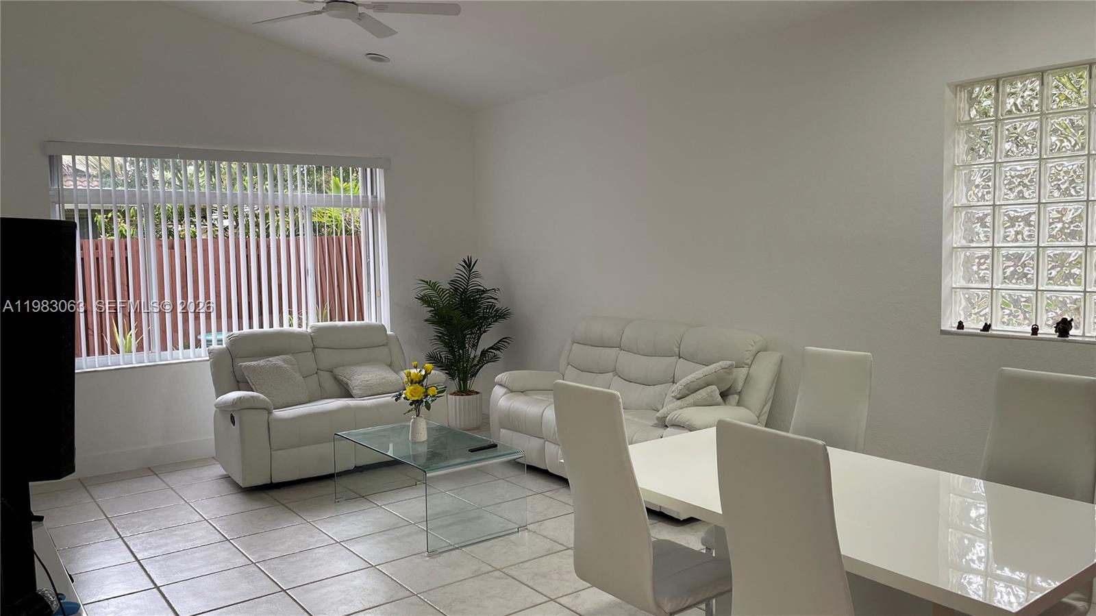 11581 SW 10th Ct Pembroke Pines, FL 33025