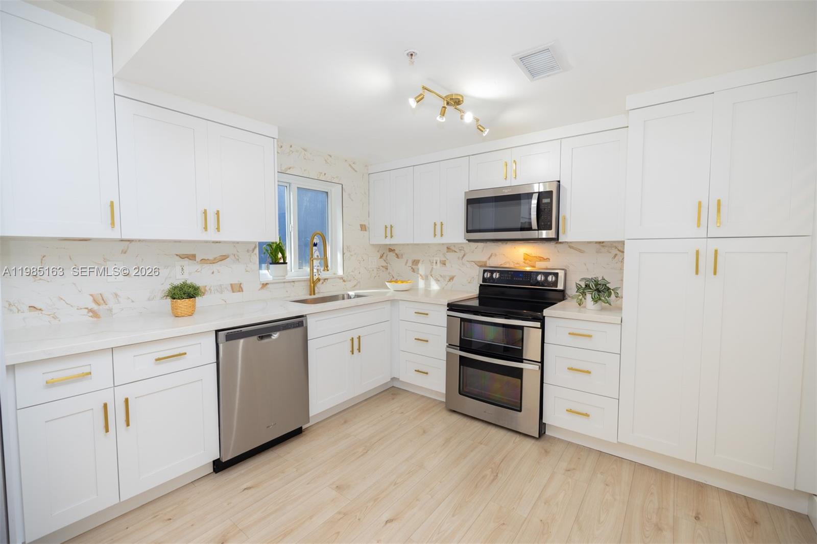 1611 SW 2nd Ct #AA112 Miami, FL 33129