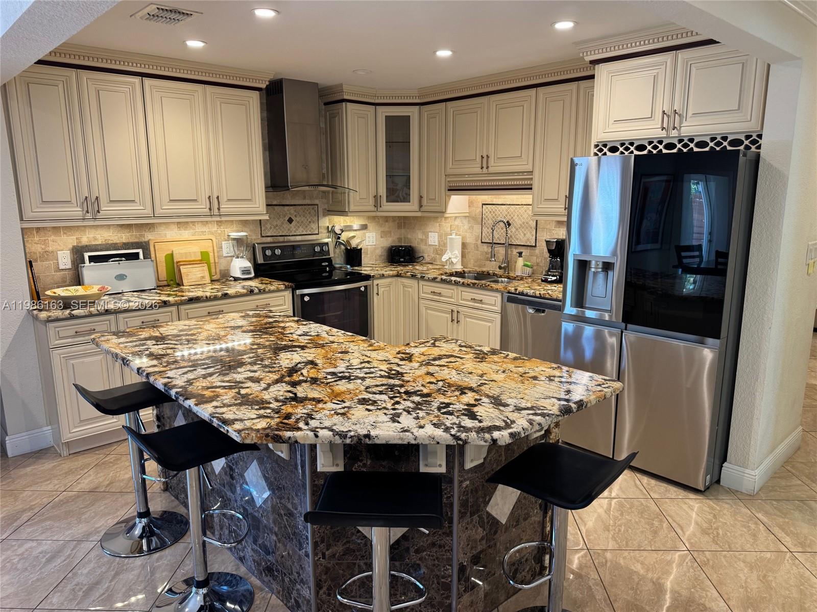 2355 SE 7th St Pompano Beach, FL 33062