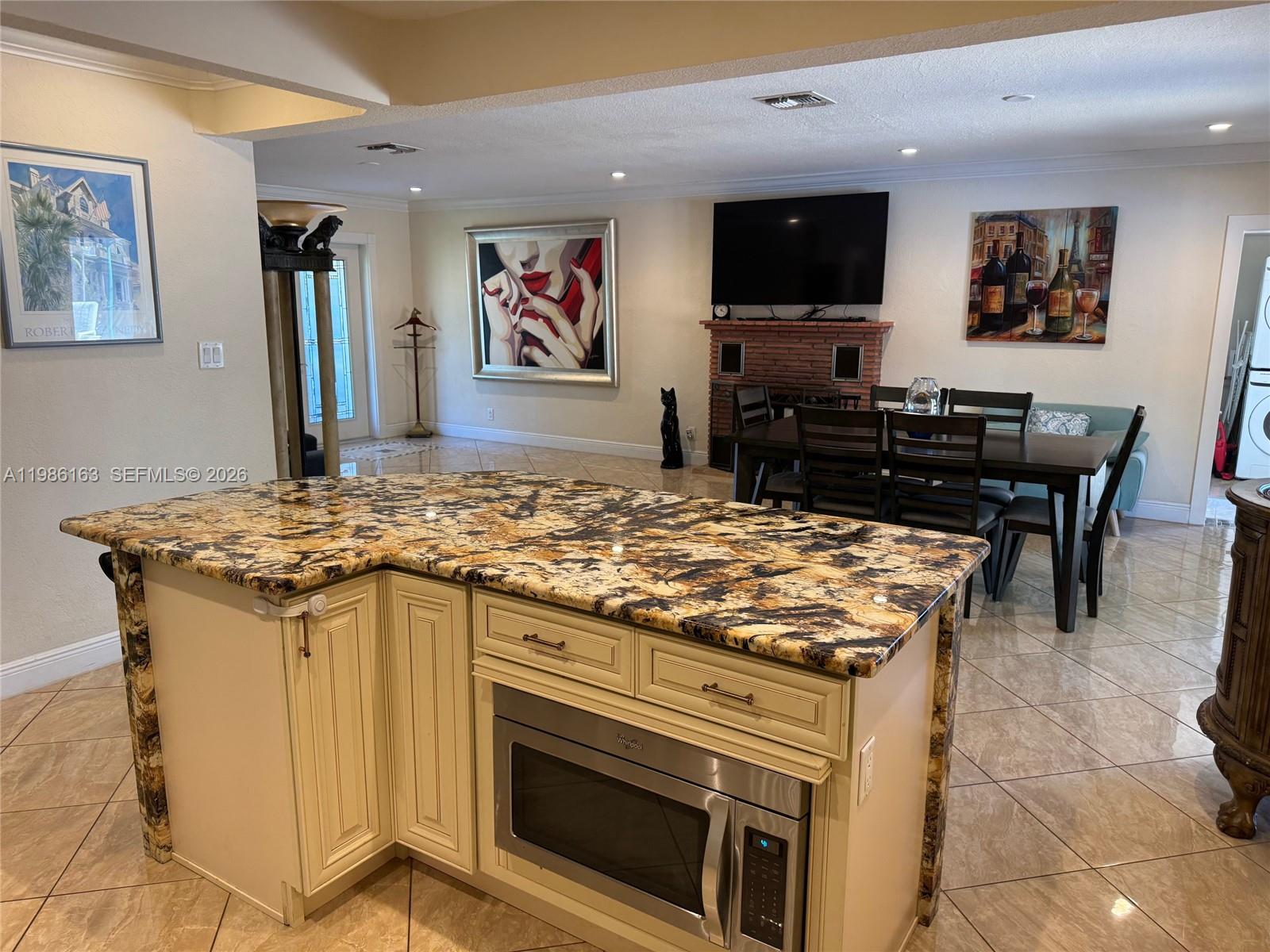 2355 SE 7th St Pompano Beach, FL 33062