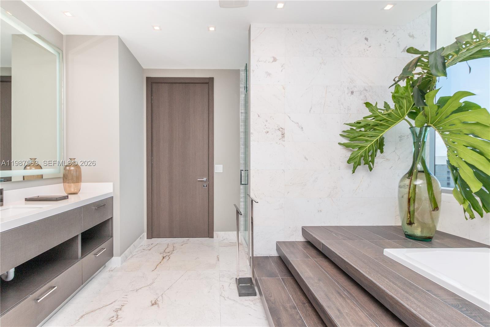 851 NE 1st Ave #PH 4611 Miami, FL 33132