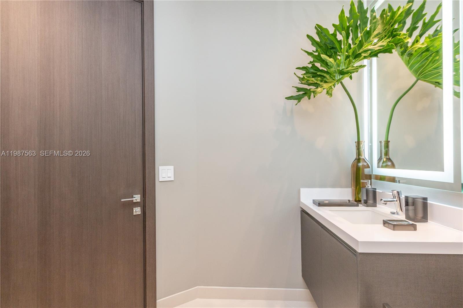 851 NE 1st Ave #PH 4611 Miami, FL 33132