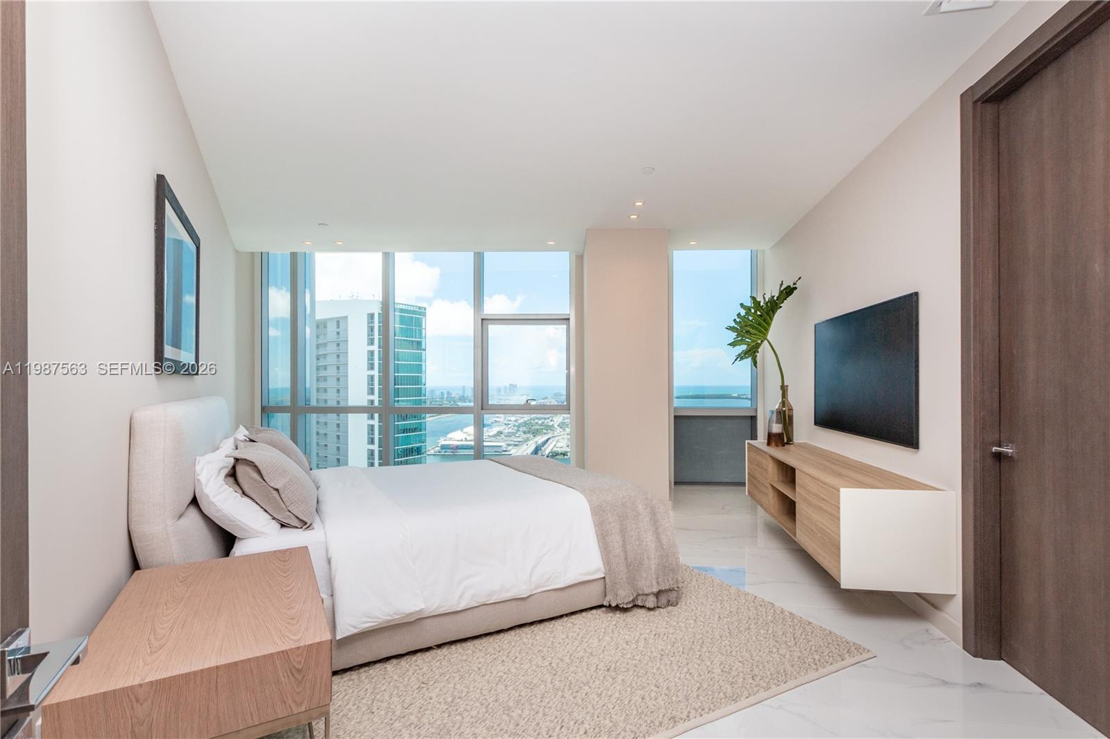 851 NE 1st Ave #PH 4611 Miami, FL 33132