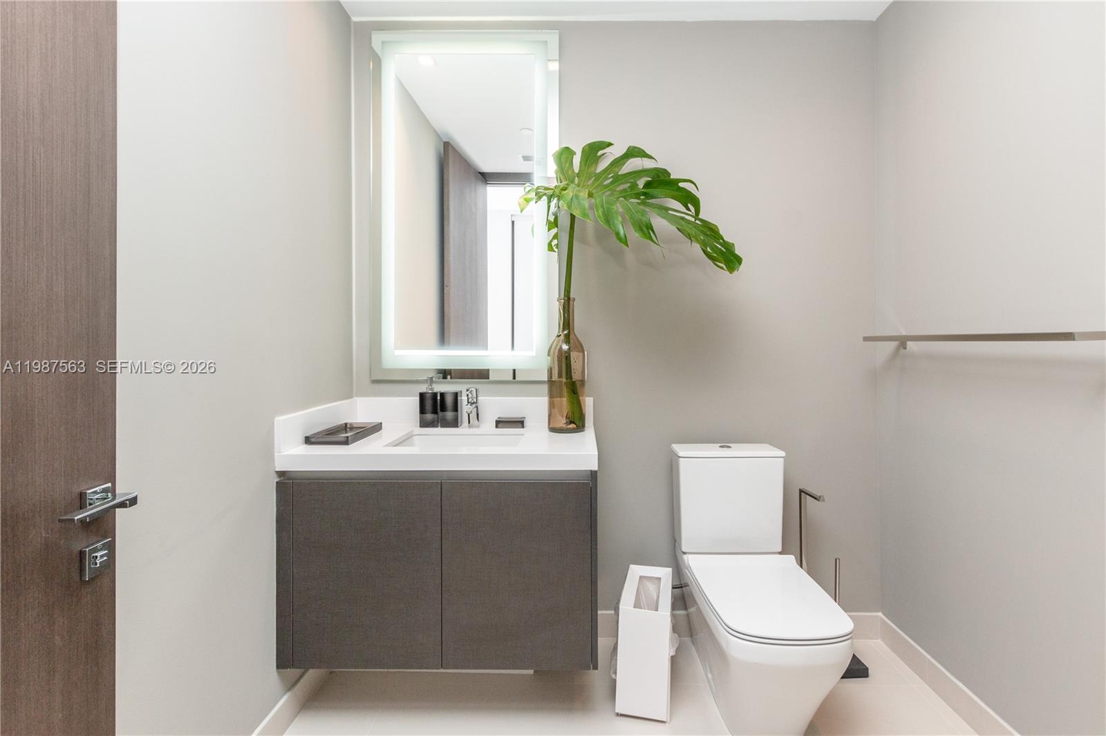 851 NE 1st Ave #PH 4611 Miami, FL 33132