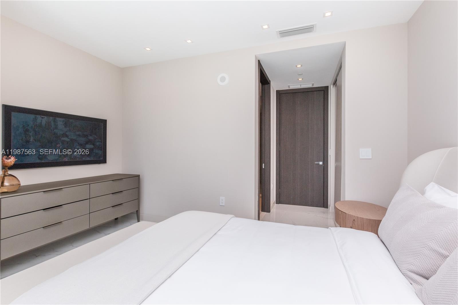 851 NE 1st Ave #PH 4611 Miami, FL 33132