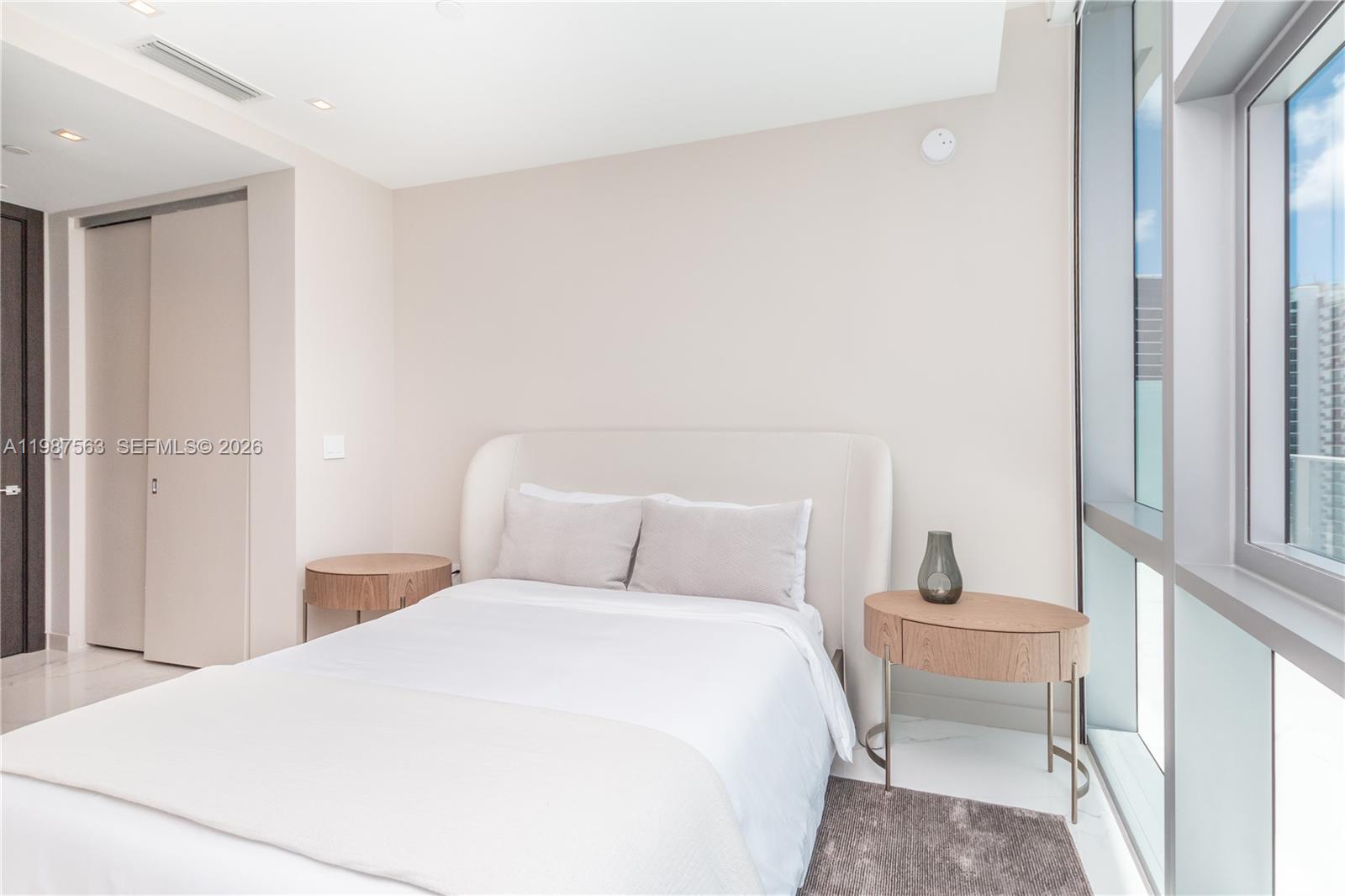 851 NE 1st Ave #PH 4611 Miami, FL 33132