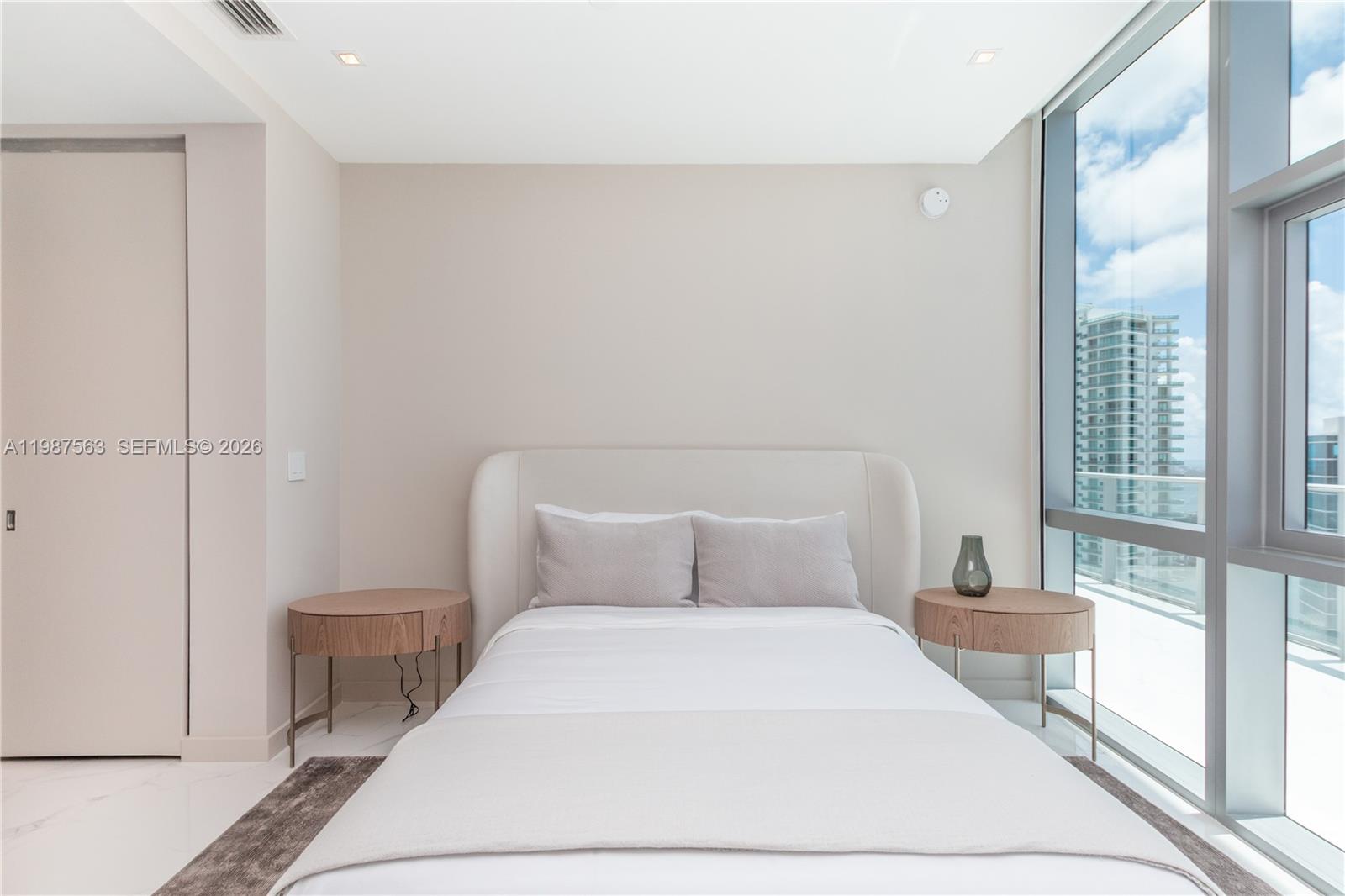 851 NE 1st Ave #PH 4611 Miami, FL 33132