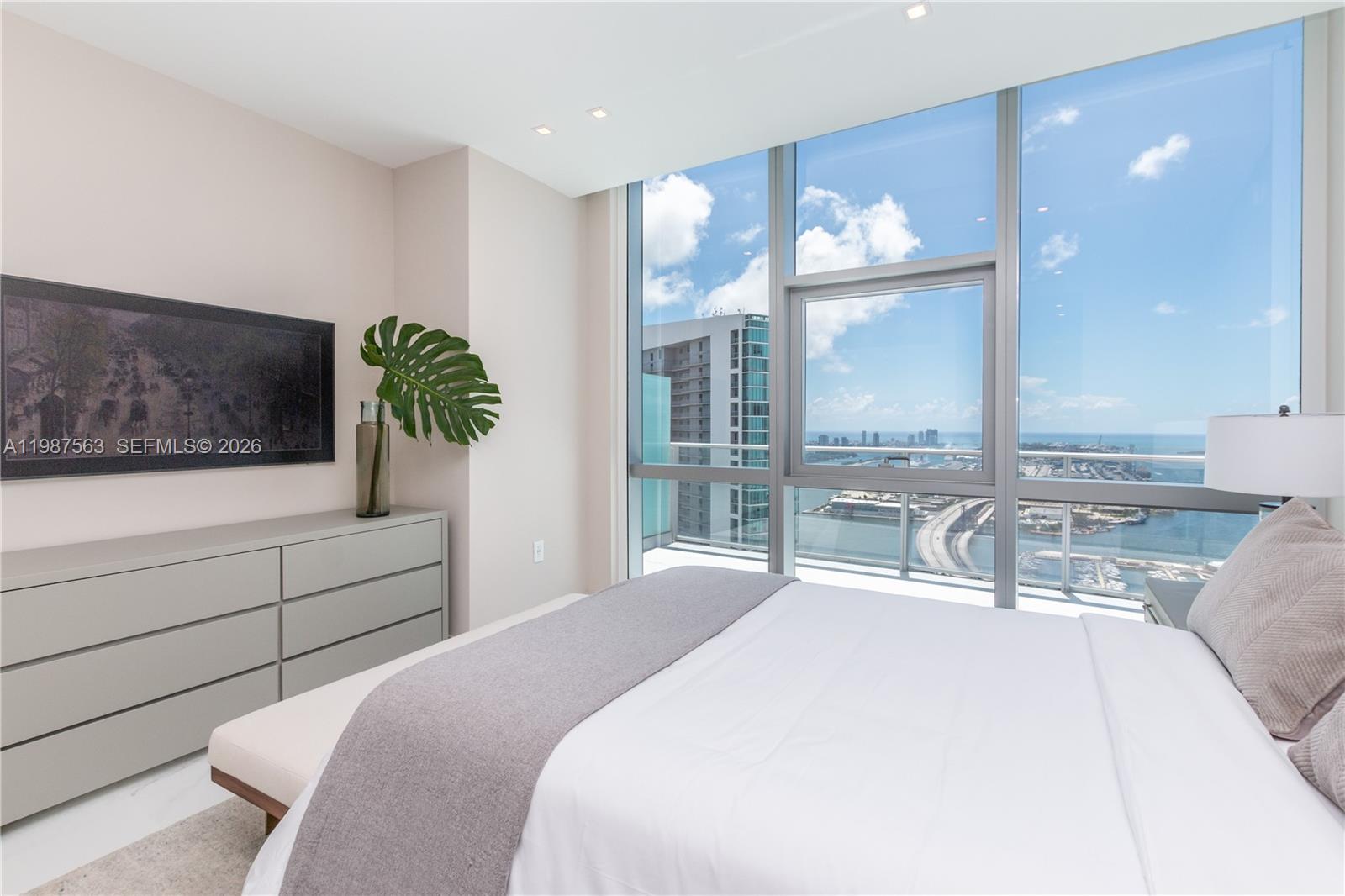 851 NE 1st Ave #PH 4611 Miami, FL 33132