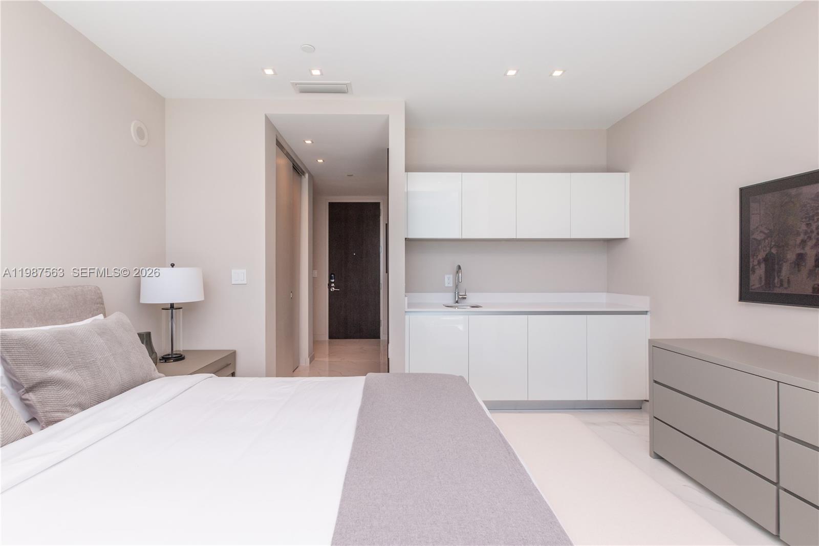 851 NE 1st Ave #PH 4611 Miami, FL 33132