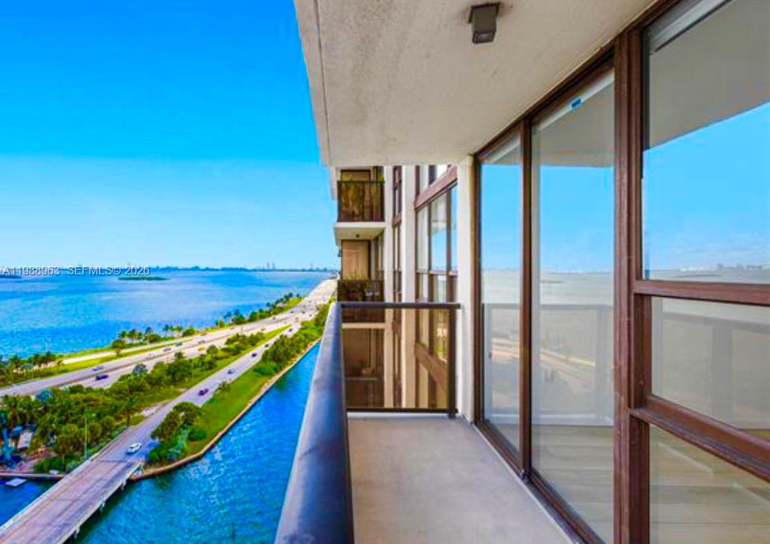 600 NE 36th St #1502