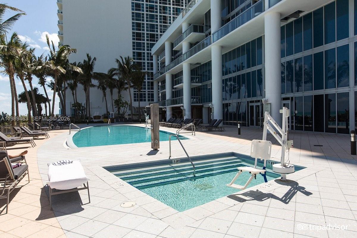 image The Carillon Center Tower32