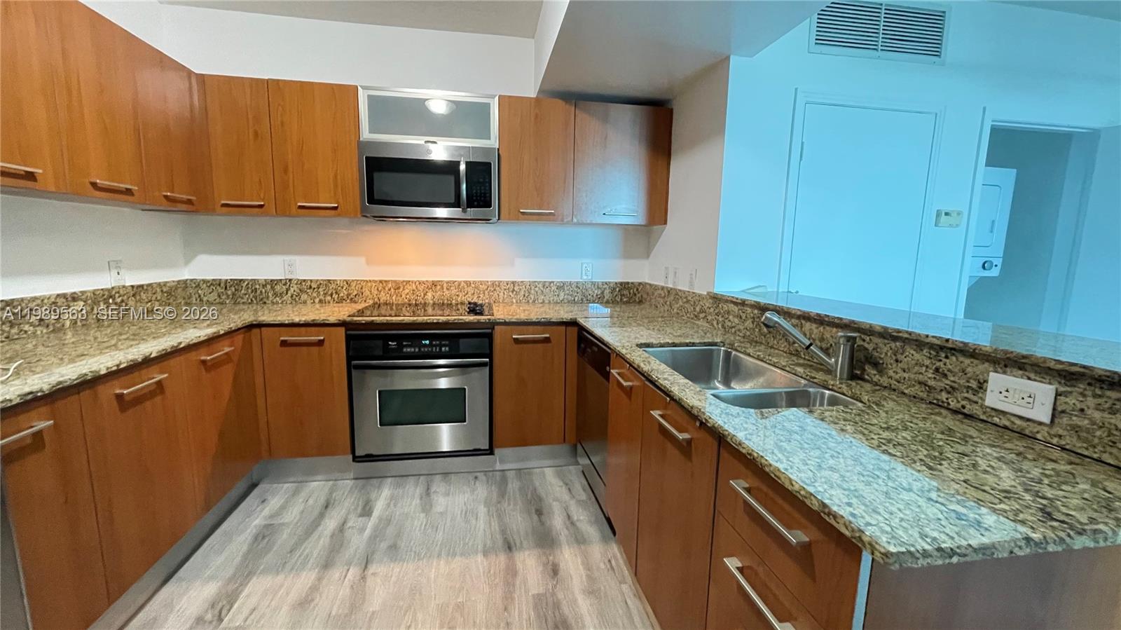 9055 SW 73rd Ct #1201 Miami, FL 33156