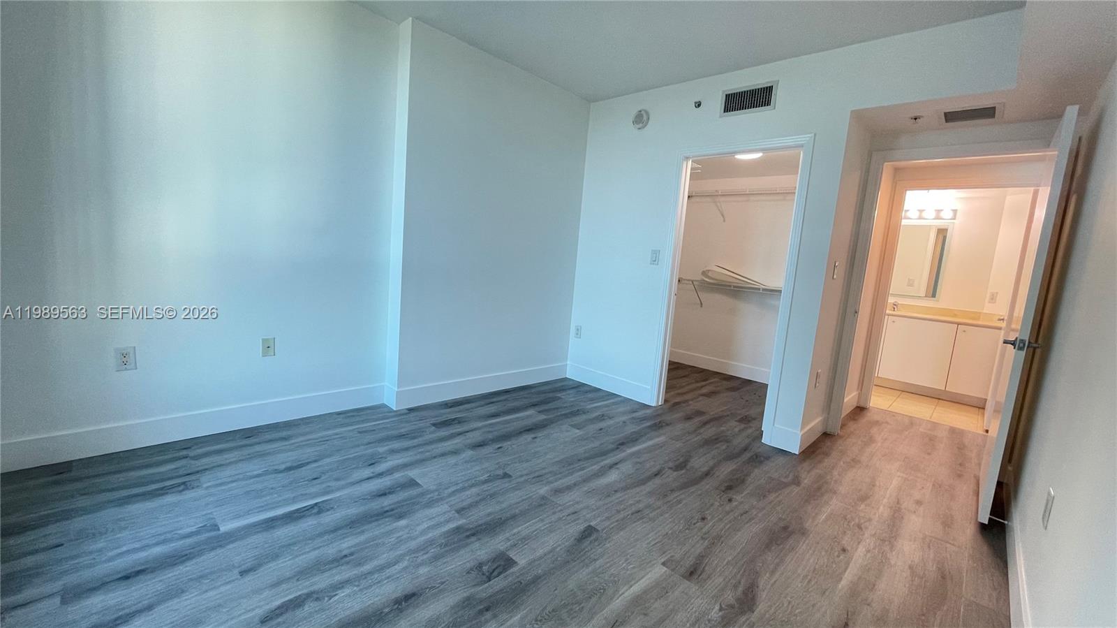 9055 SW 73rd Ct #1201 Miami, FL 33156