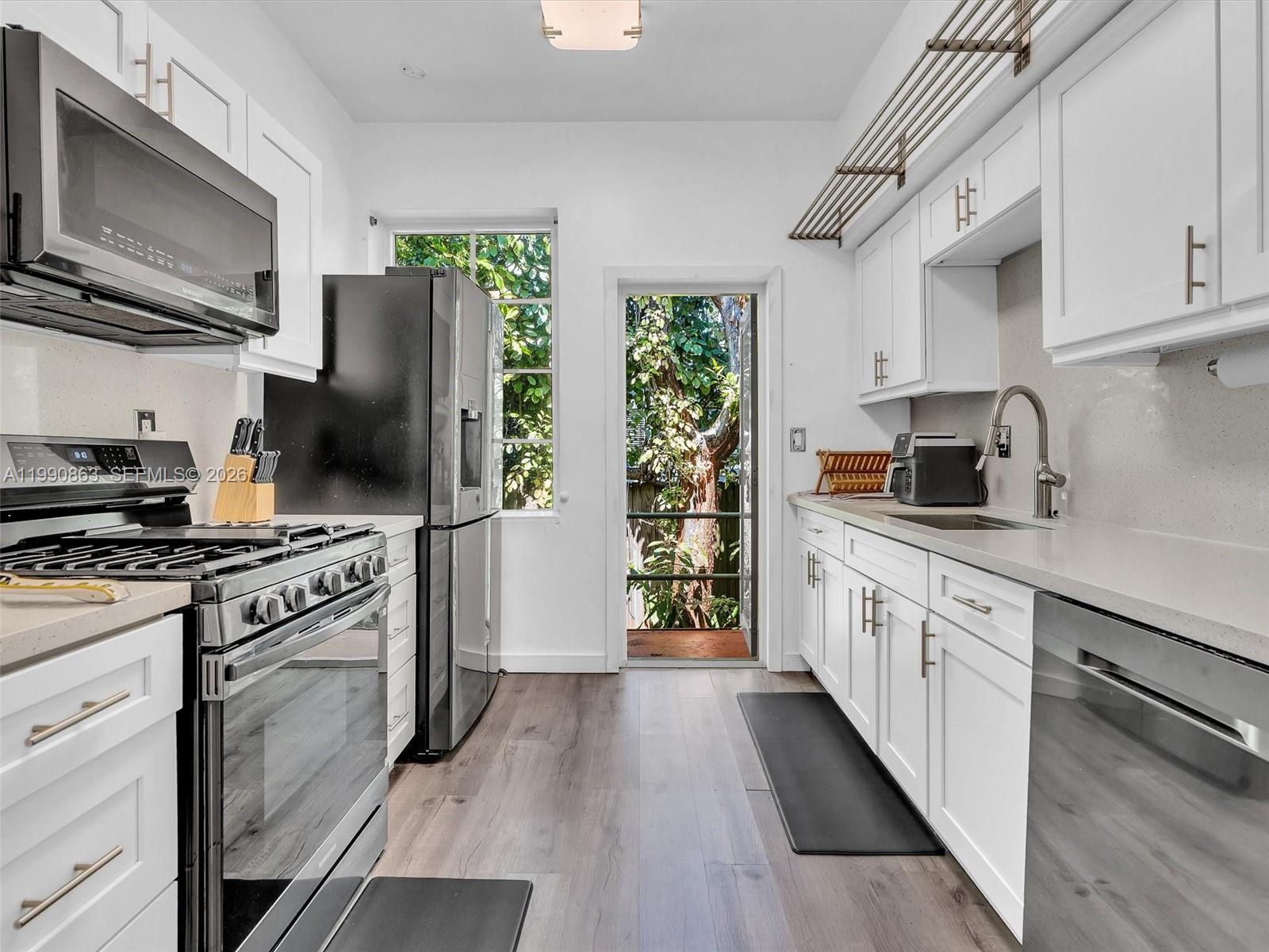 910 Lenox Ave #2 Miami Beach, FL 33139