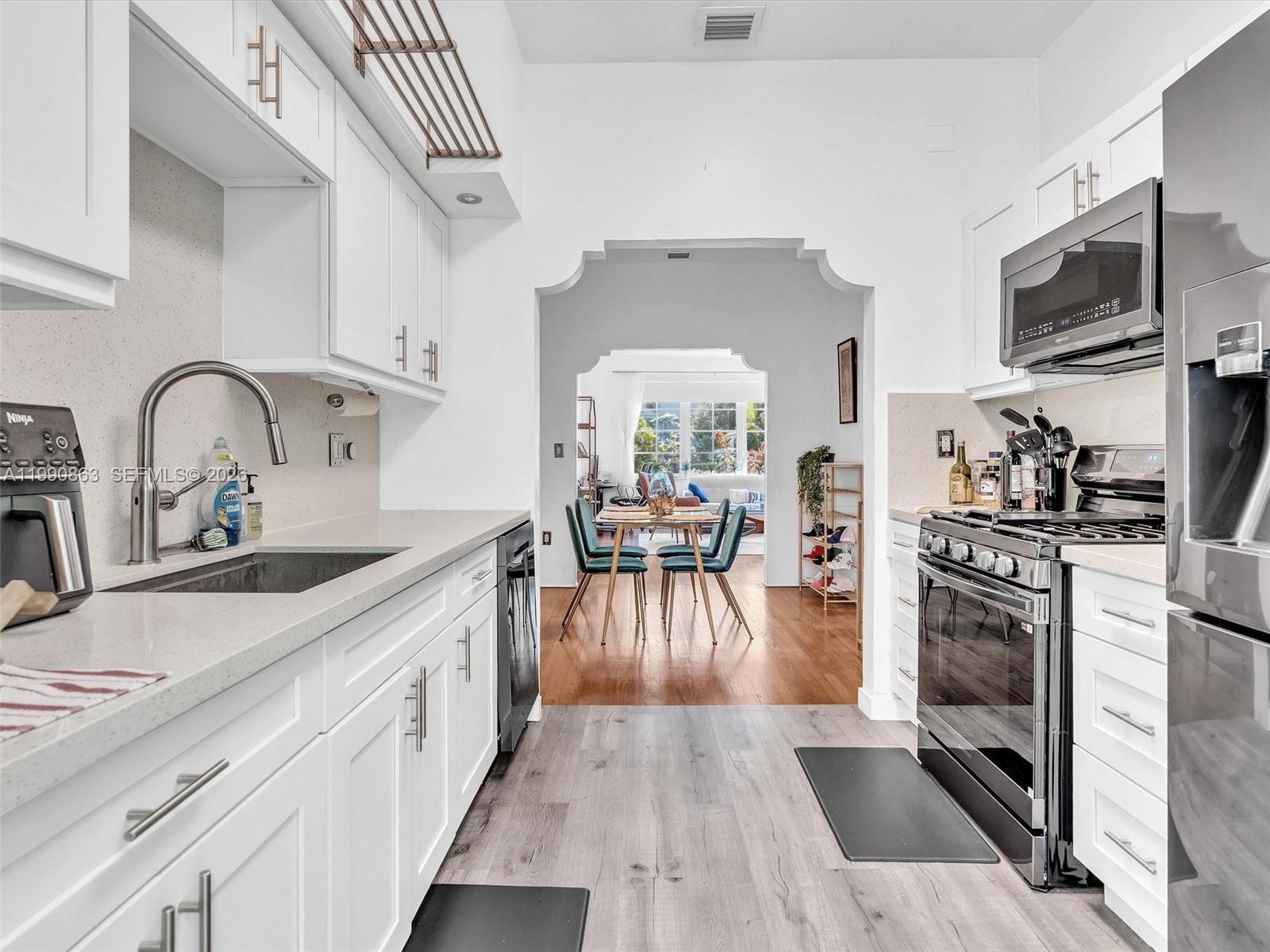 910 Lenox Ave #2 Miami Beach, FL 33139