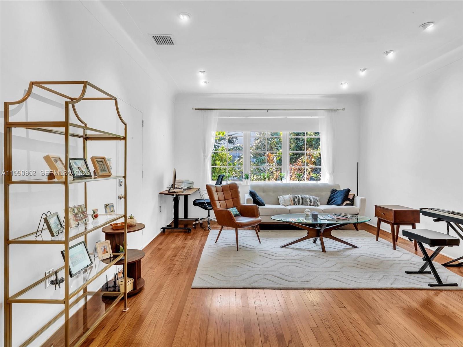 910 Lenox Ave #2 Miami Beach, FL 33139